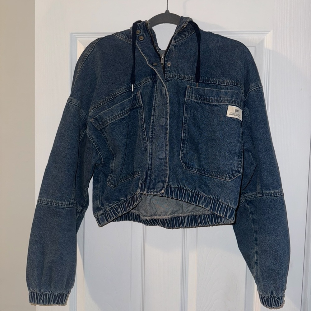 BDG URBAN OUTFITTERS CROPPED DENIM JACKET SIZE LARGE